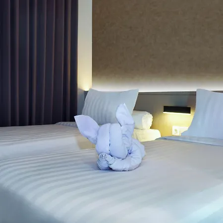 Front One Boutique Hotel Taman Anggrek-3